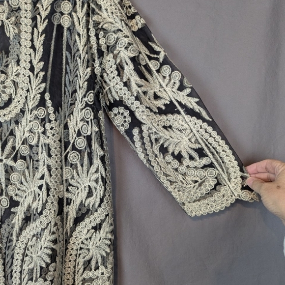 Cato's medium sheer and brocade blouse 3/4 sleeves - Picture 9 of 11